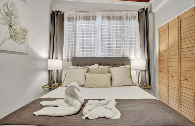 5BR with Heated Pool 5 min to Beach - Photo 13