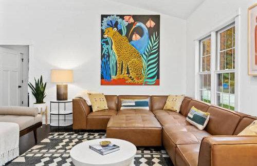 The Dakota by Juniper Holiday + Home - Photo 8