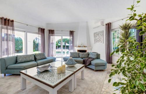 Golfinhos - MAGNIFICENT & SPACIOUS 5 BEDROOM VILLA - Foto 24