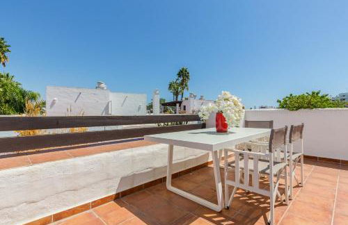 Charming Beachside Townhouse in San Pedro A Lovely Retreat Steps from the Shore - Photo 17