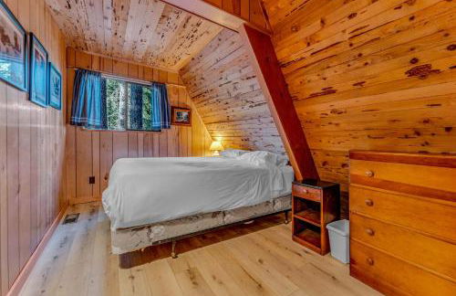 3BR Tahoe Cabin in the Trees with Hot Tub - Foto 20