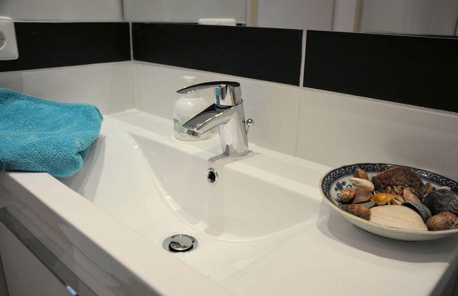 Lovely Family House on Edge of Park near Lake & Sea - Foto 14