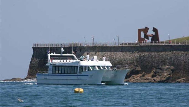 Navegando por la costa de San Sebastián