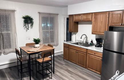 Bachi - Cozy 3BR Apt with Parking, Desk & Fast WiFi near Yale, Quinnipiac, SCSU & Hospitals - Foto 16