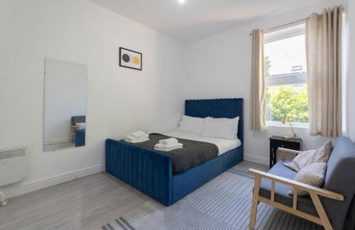 2 Bedroom Flat in the heart of Southend Sleeps 6 - Pass the Keys - Foto 2