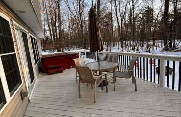 Luxury 4 bedroom house in Pocono Mountains with Hottub in Golf Course Near Lake - Foto 15