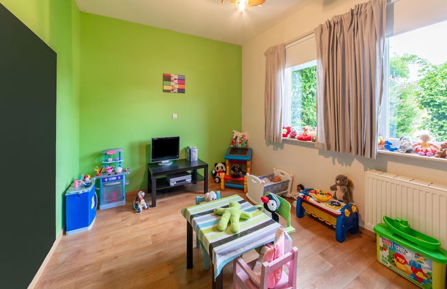 Detached House with Sauna & Hot Tub near Ski Resort & Nature Park - Photo 30