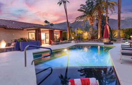 Design-forward Palm Springs home w saltwater pool lush yard multiple outdoor dining areas Casa Papagayo by AvantStay - Foto 52