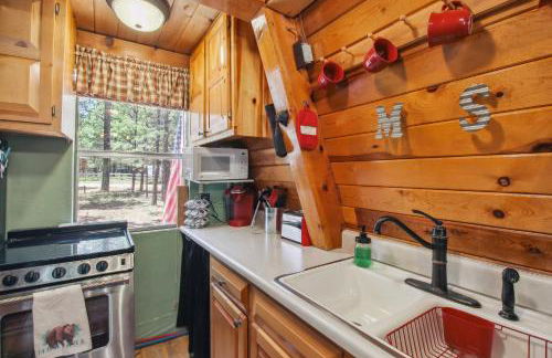 Near Trails Forest Lake Retreat with Backyard Oasis - Foto 13