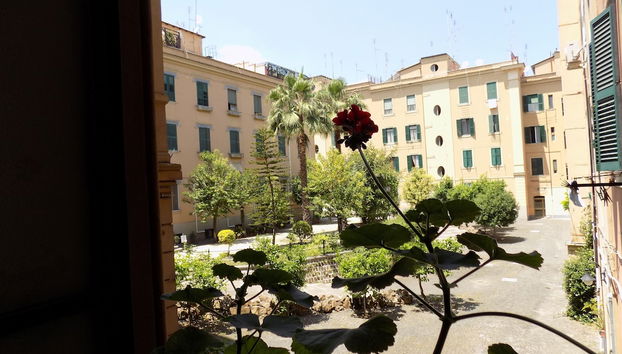 Check-in/check-out kiosk