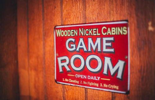 Cabin#2 Elk Hallow - Pet Friendly - Sleeps 6 - Playground & Game Room - Foto 8