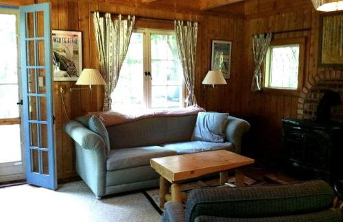 Charming and Secluded Log Cabin Rental on Small Farm near Lake Michigan - Foto 4