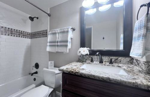 Luxurious 2 Bedroom Condo Shortest Walk To Disney - Foto 17