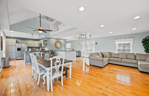 Lakefront, Private Covered Dock, Huge Balconies - Foto 7