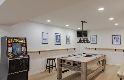 Large Luxury Home with Media Room and Game Room - 10 mins to Campus & Stadium - Foto 59