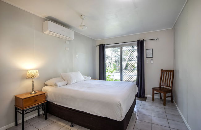 Bush Village Holiday Cabins - Photo 12