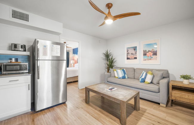 New! Modern King Suite Steps to the Beach! - Foto 7