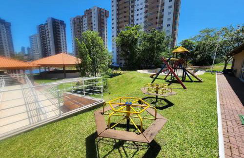 Condomínio Vista Atlântico - Apartamento Novo - Próximo à Praia - Vista Mar - Área de Lazer - Foto 2