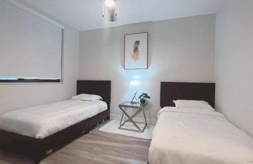 Lux property great for 1 to 8 Guests-family trip ,5Beds 2Rooms Staycation with Gym and EV, proximity to Downtown and Beaches - Foto 45