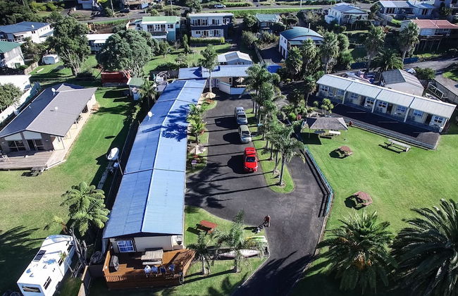 Raglan Palm Beach Motel - Photo 59