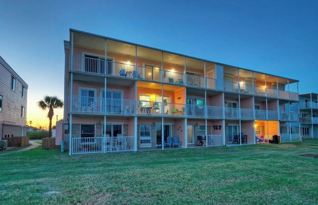 Oceanfront Condo w/ Private Balcony Pool + Tennis Bubbly Blew by Avantstay - Photo 126
