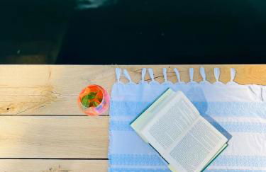 Cosy Mirrored House next to a Magical Swimming Lake - Foto 6