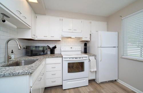 Spring Getaway Holiday Retreat Prime Location - Photo 12