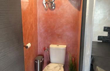 Douceur d’une nuit (studio avec jaccuzi privatif) - Photo 9