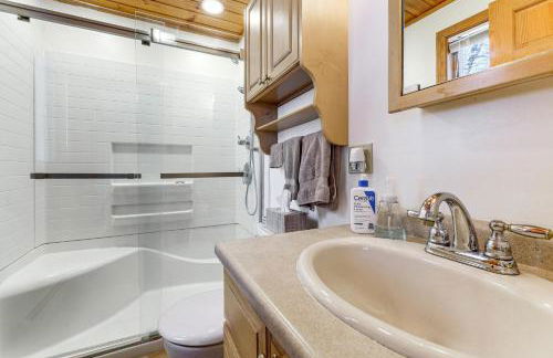 Gateway to Acadia! Green Lake Home with Hot Tub - Foto 12