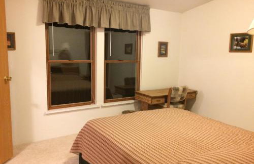 Whistle Pig Retreat at 22 West Cabins and Recreation - Foto 17