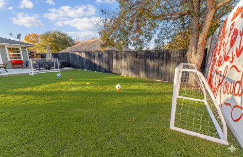 Texas Willow Ranch - Epic Luxury Retreat with Pool, Game room, Soccer, BBQ, Fire table - Foto 69