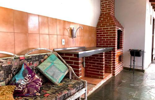 Casa para 8 Pessoas com Churrasqueira e Garagem - Foto 1