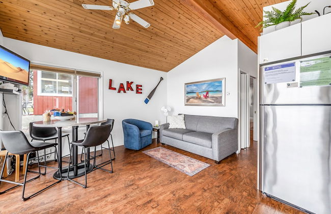 Beautiful Cozy Cabin on Lake Okanagan - Photo 5