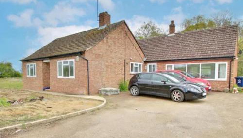 Staycation Bunglaw - Foto 1