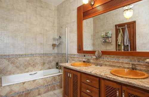 Spacious Villa with Exceptional Views in Malaga - Foto 37