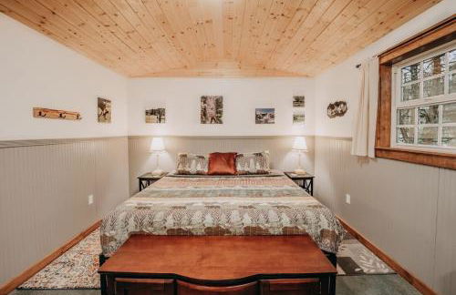 72MF - Rustic - Pets Ok - Sleeps 2 cabin - Photo 7