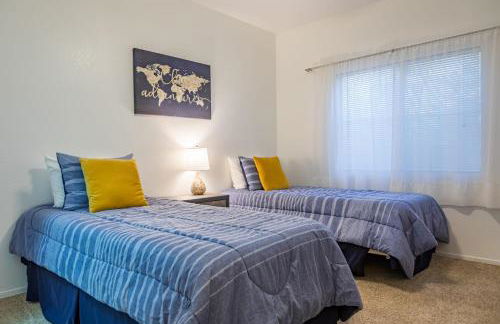 Modern Retreat in Ahwatukee Heated Pool Spa Gym - Foto 20