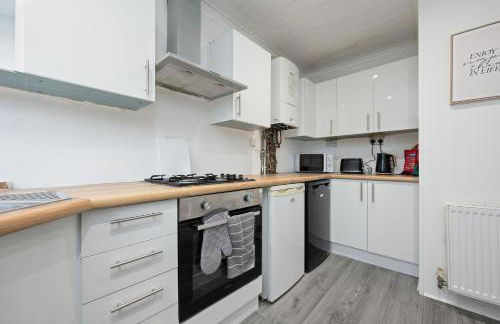 2BR Sleeps 6 with Parking Near Linlithgow Palace - Photo 7