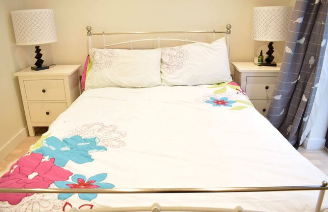 Bright 1 Bedroom Flat in North London With Balcony - Photo 1