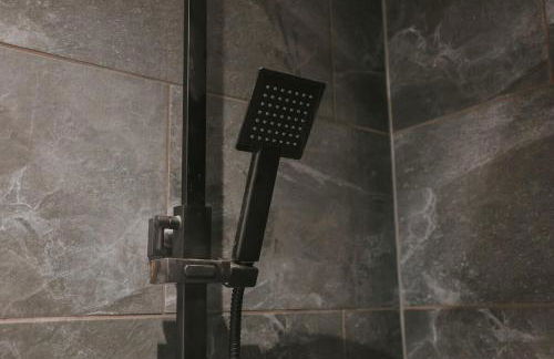 Spacious Second Floor Apartment, Fourth Avenue - Foto 9