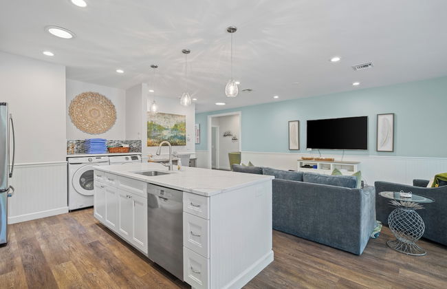 Sardinia Vacation Rental: Delightful Coastal Home near Vanderbilt Beach. Relax in a Private Pool and Spacious 4-BR Retreat with Modern Amenities. Ideal for Families. Minutes from Mercato and Local Attractions - Foto 13