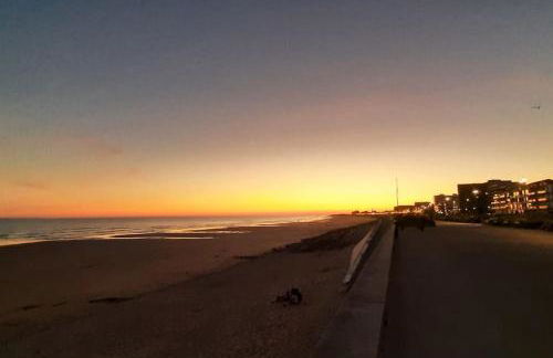 Joli Studio 28m² 200m plage avec balcon - Foto 2