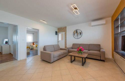 MY DALMATIA - Villa Pezer with heated swimming pool, sauna and Jacuzzi - Foto 44