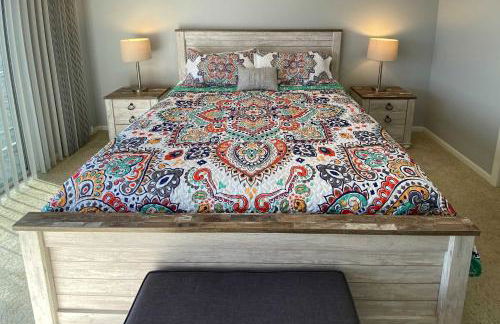 Pool Access Waterfront Lake Ozark Condo with Patio - Foto 16