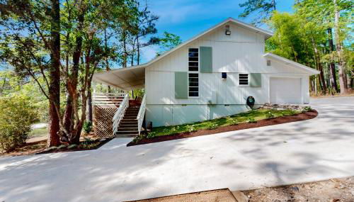 6 Mi to Lake Brookeland Home with Treehouse Vibes - Foto 5