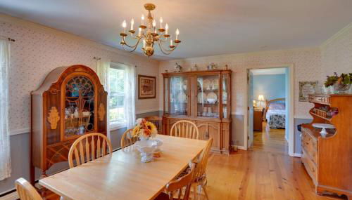 Cozy Pittsfield Gem with Deck, Gazebo and Fireplace - Foto 4