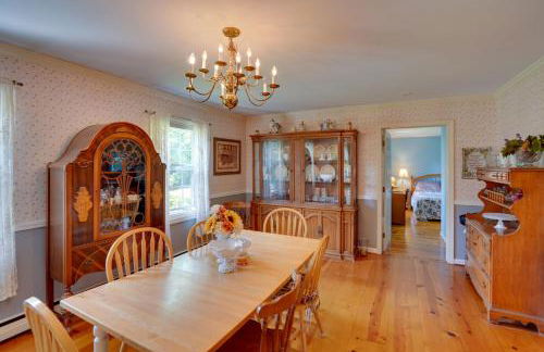 Cozy Pittsfield Gem with Deck, Gazebo and Fireplace - Foto 4