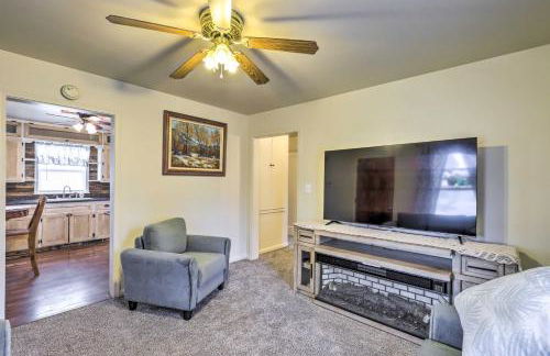 Cozy Helper Home with Fenced Yard, Pets Welcome - Foto 4