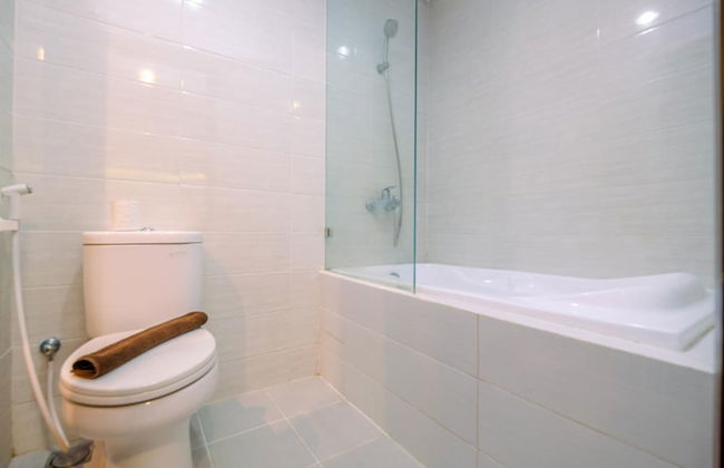 Cozy Living And Spacious Studio At 28Th Floor Kemang Village Apartment - Foto 5