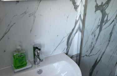 4 bed bungalow near Airport - Foto 18